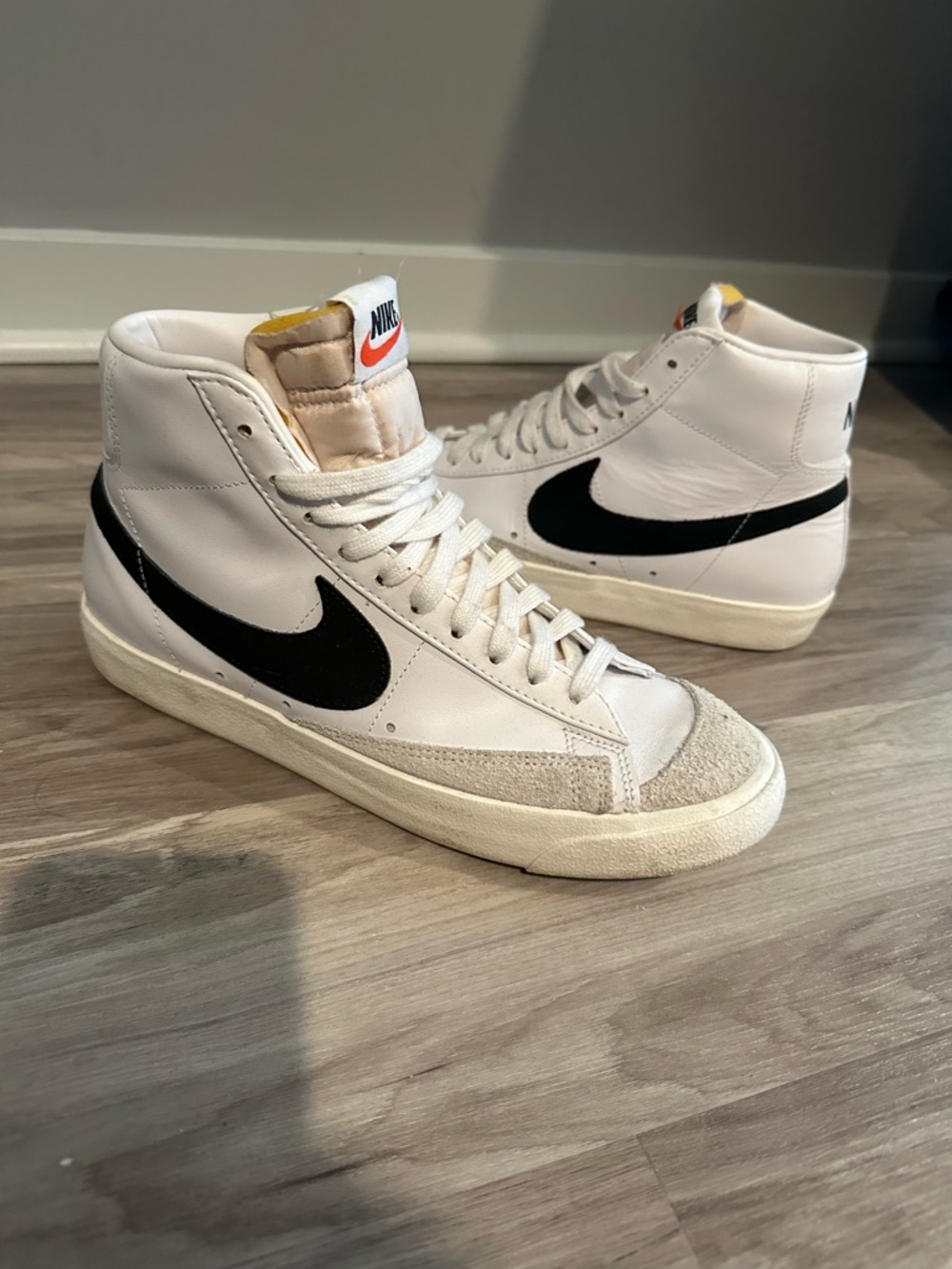 Nike Women's High-Top Sneakers in White- Nike Blazer Mid 77 Vintage